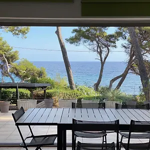 https://grande-villa-pied-dans-leau.fr-provencehotel.com